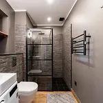 Sunny 1br Near Park & Stadium *