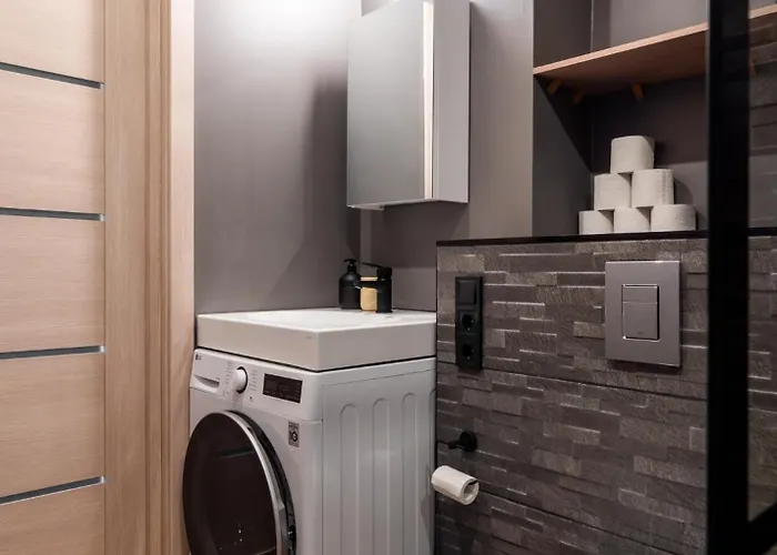 Sunny 1br Near Park & Stadium * リガ