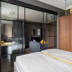 شقة Sunny 1br Near Park & Stadium