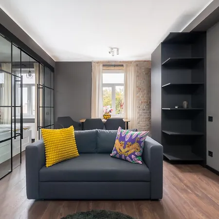 Sunny 1br Near Park & Stadium *