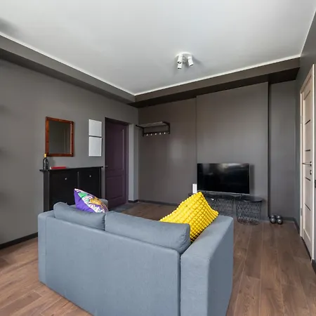 Sunny 1br Near Park & Stadium شقة ريغا