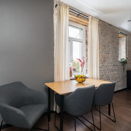 Sunny 1br Near Park & Stadium Daire