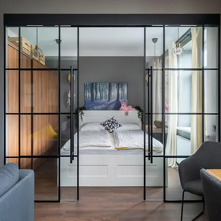 Апартаменты Sunny 1br Near Park & Stadium *