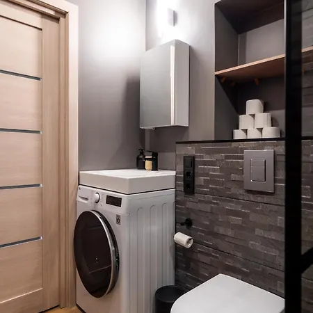 Sunny 1br Near Park & Stadium * 리가