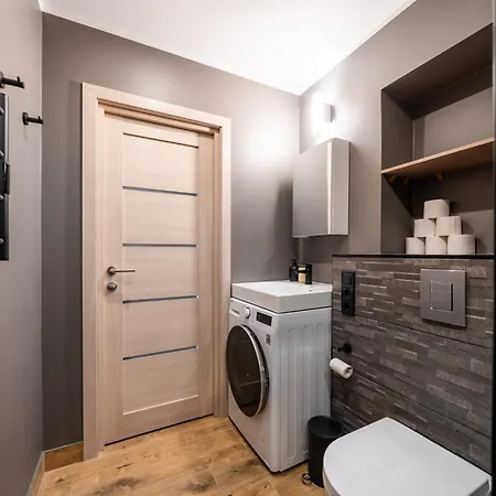 Апартаменты Sunny 1br Near Park & Stadium