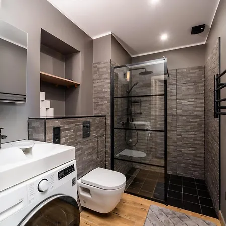 Sunny 1br Near Park & Stadium Апартаменты *