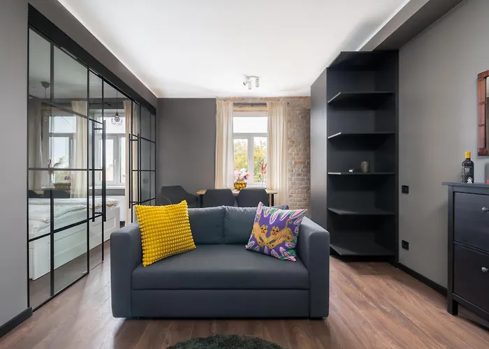 Sunny 1br Near Park & Stadium *