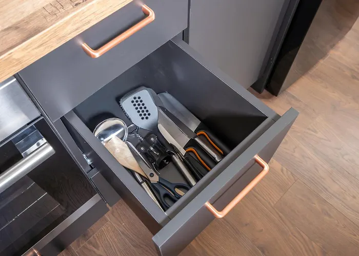 Sunny 1br Near Park & Stadium *