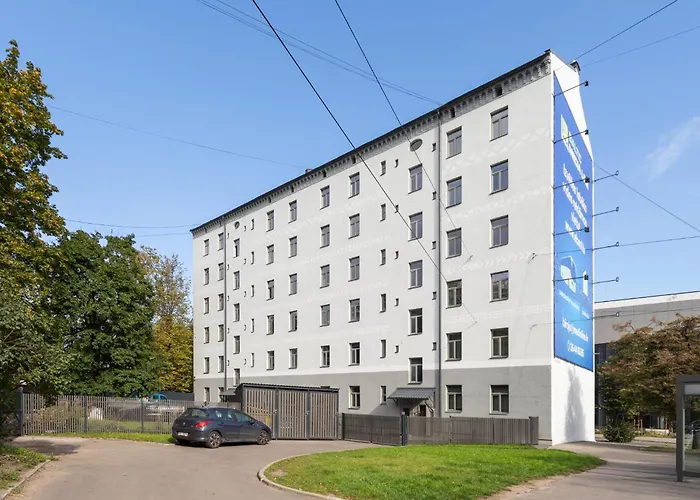 Sunny 1br Near Park & Stadium 公寓