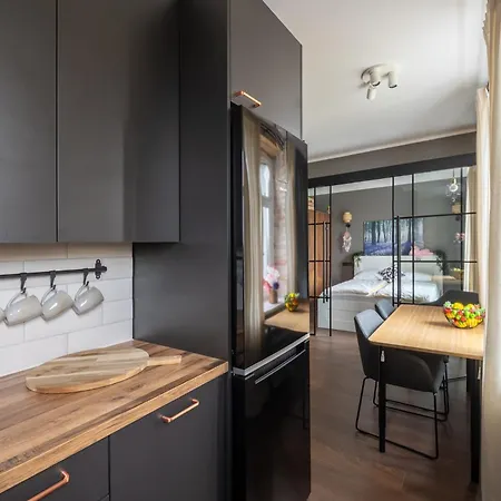 Apartmán Sunny 1br Near Park & Stadium