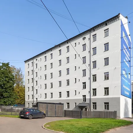 Sunny 1br Near Park & Stadium Apartament