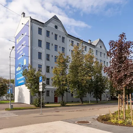 Apartament Sunny 1br Near Park & Stadium Ryga